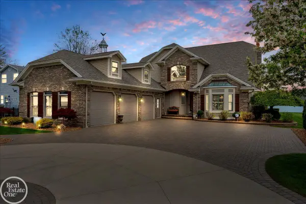7827 S River RD, Cottrellville, MI 48039