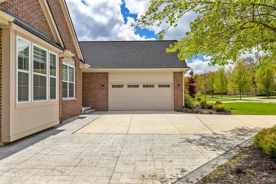 6148 Birchcrest LN, Commerce Township, MI 48382 - #3