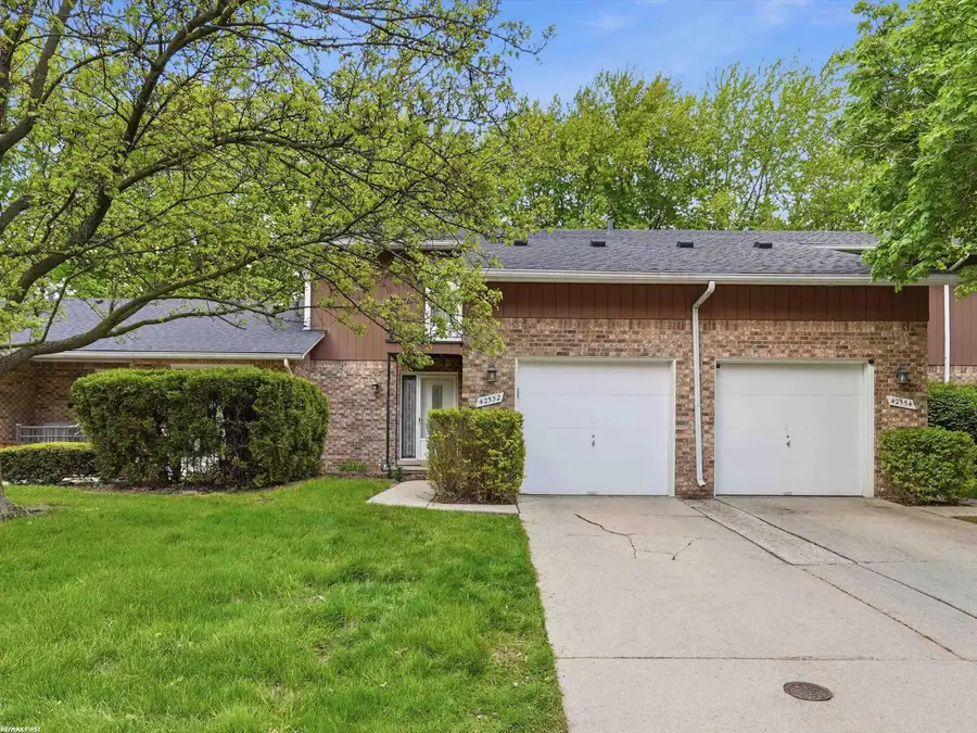42552 Beverly WAY, Clinton, MI 48038 - #2