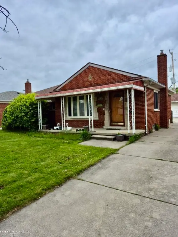 24524 Raven AVE, Eastpointe, MI 48021
