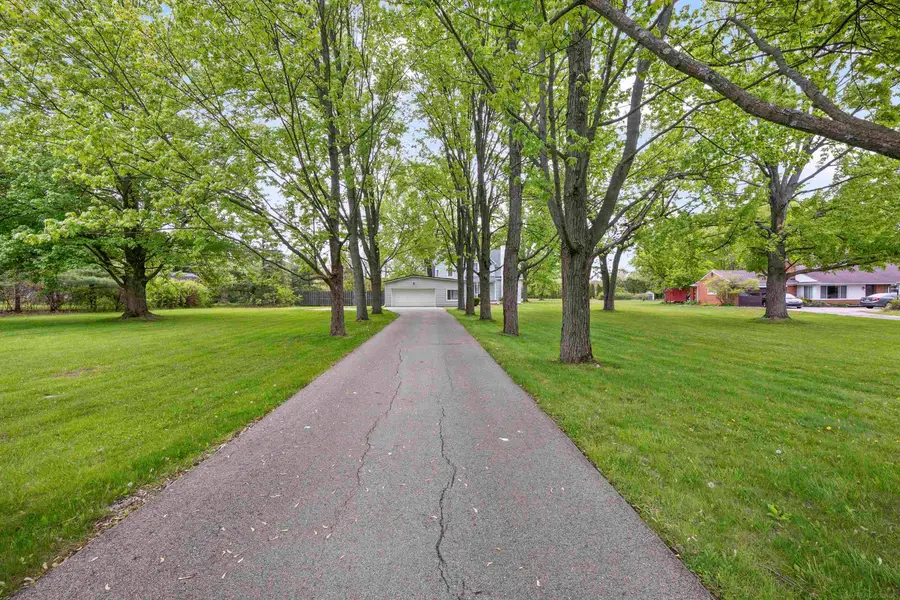 18224 Millar RD, Clinton Township, MI 48036 - #2