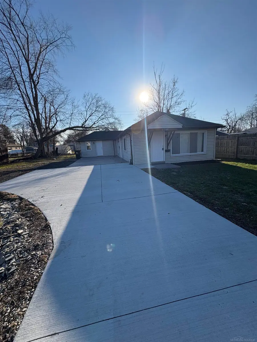 21700 Elizabeth ST, Saint Clair Shores, MI 48080 - #3