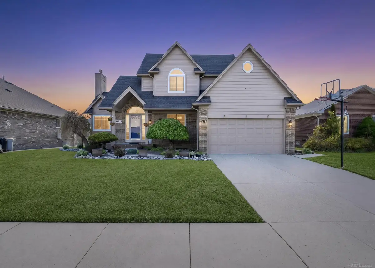 49132 Stratford DR, Chesterfield, MI 48047 - #1