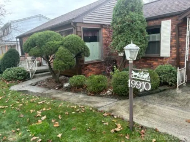 19910 Parkside ST, Saint Clair Shores, MI 48080 - #2
