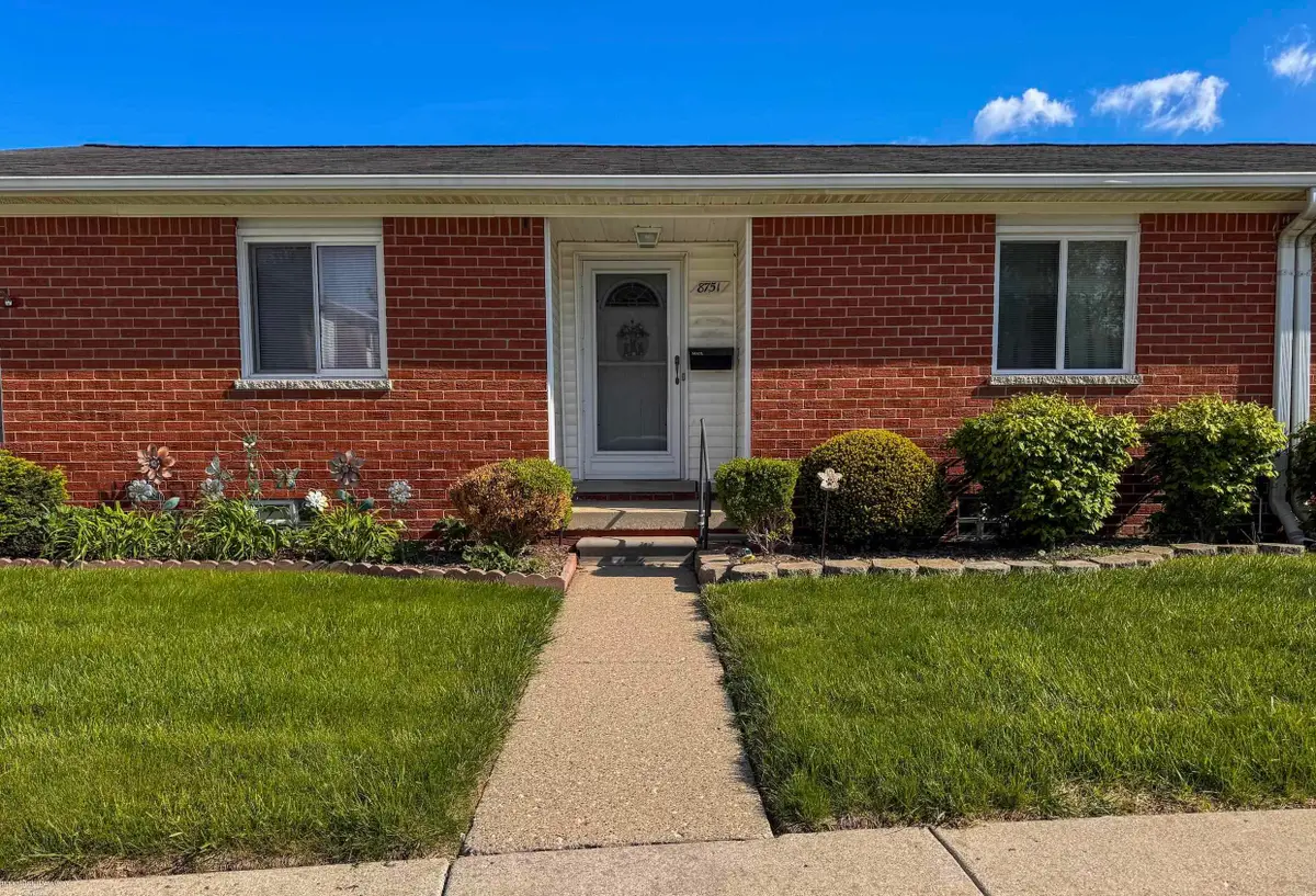 8751 Sterling ST, Center Line, MI 48015 - #1