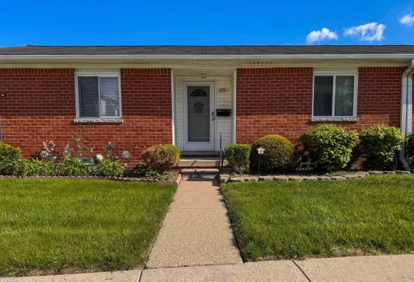 8751 Sterling ST, CenterLine, MI 48015