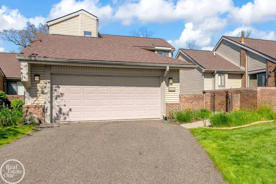 29263 W Chanticleer ST, Southfield, MI 48034 - #2