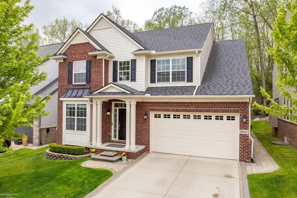 4929 W Stonegate CIR, LakeOrion, MI 48359