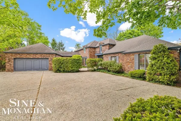 19 Stratton PL, GrossePointeShores, MI 48236