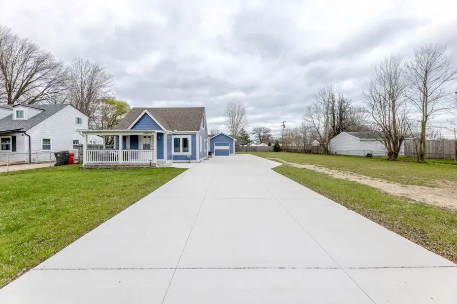29230 Harding ST, Roseville, MI 48066 - #3