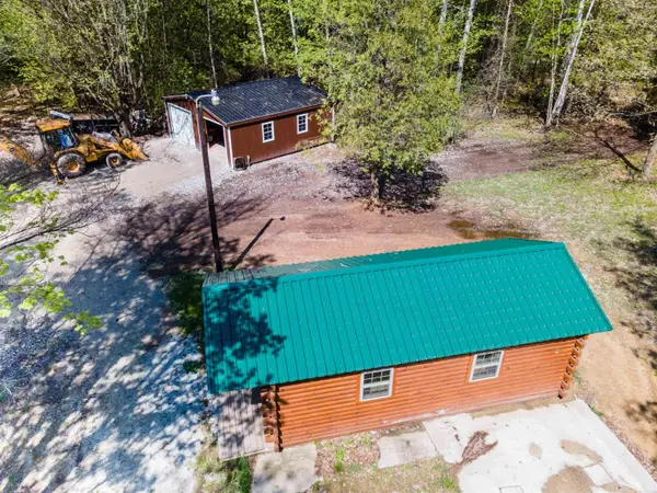 7147 Suerweir RD, Applegate, MI 48401