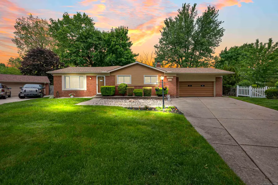 11971 Fairview DR, Sterling Heights, MI 48312 - #2