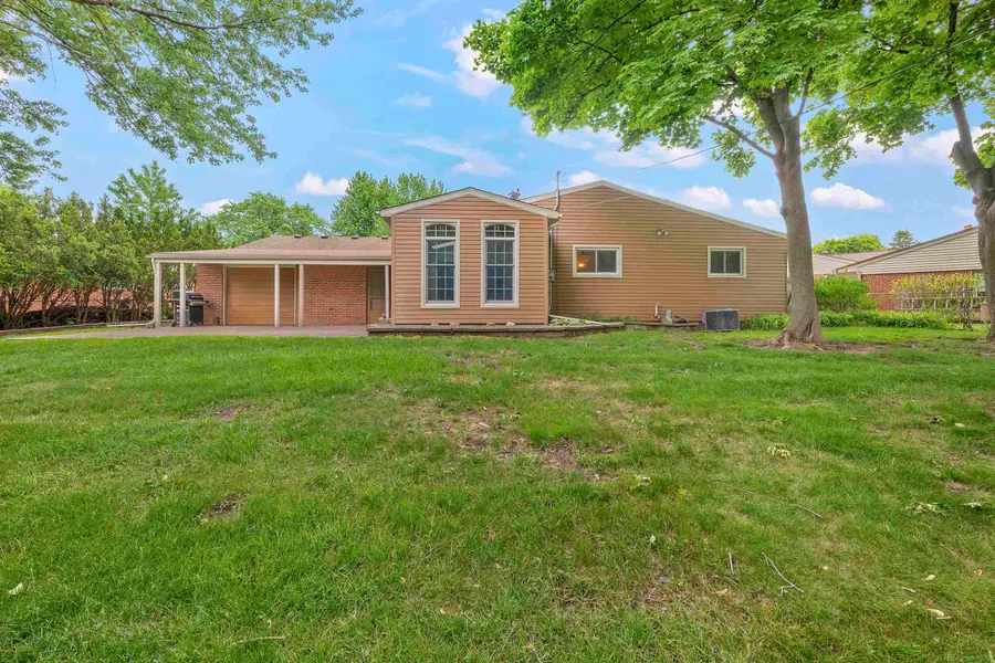 11971 Fairview DR, Sterling Heights, MI 48312 - #3