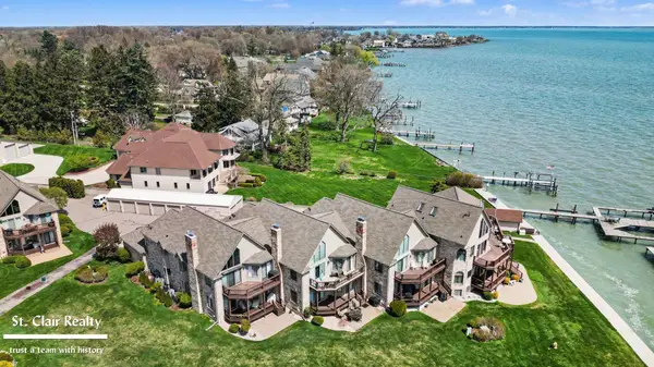 50703 Harbour View DR, NewBaltimore, MI 48047