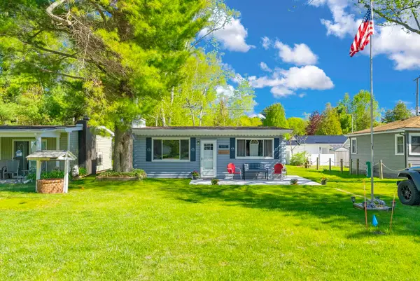 6373 Sunnyside DR, Deckerville, MI 48427