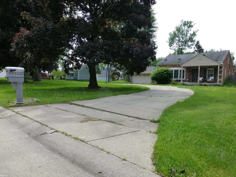 5544 Meadow View ST, Sterling Heights, MI 48310 - #2