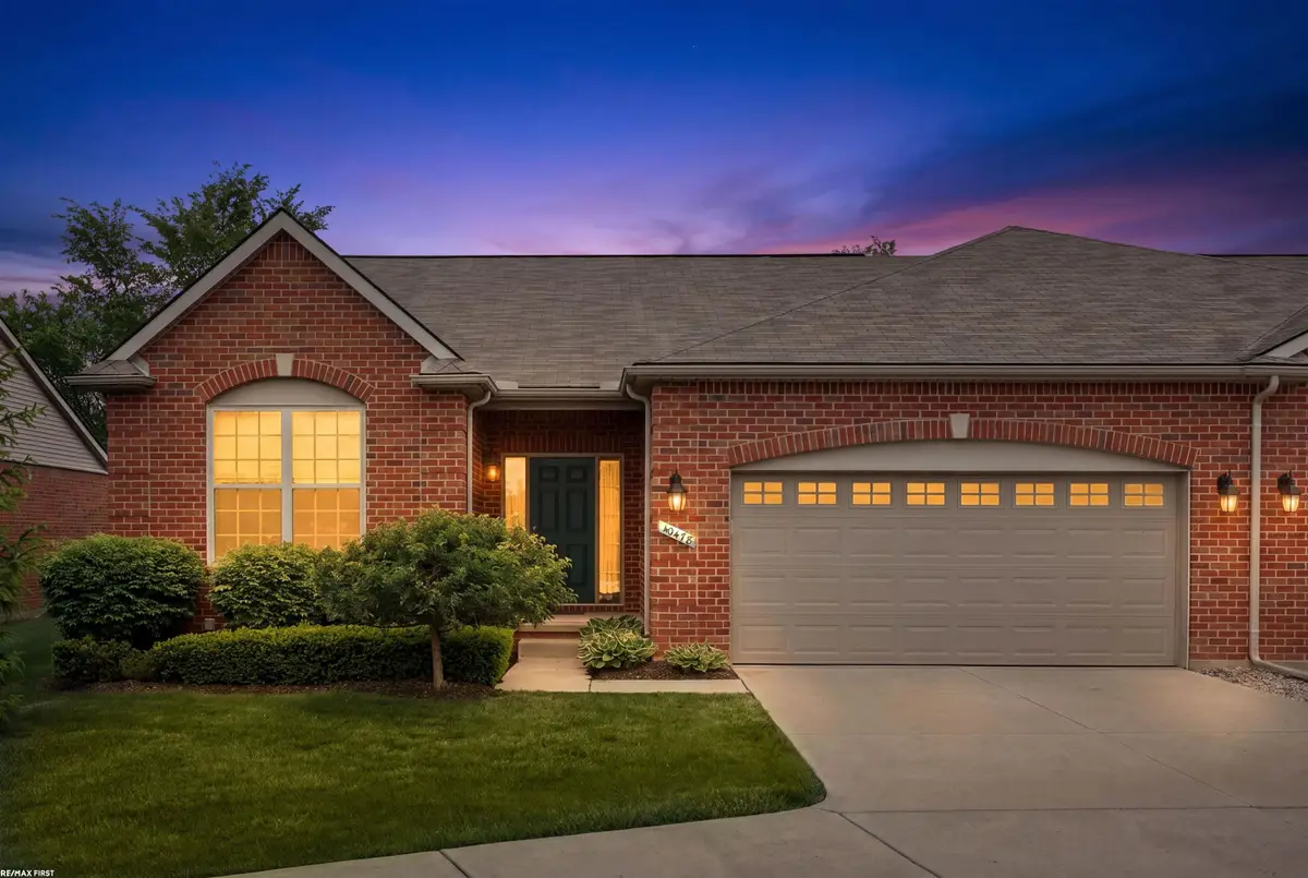 40478 Oakbrook DR, Sterling Heights, MI 48310 - #1
