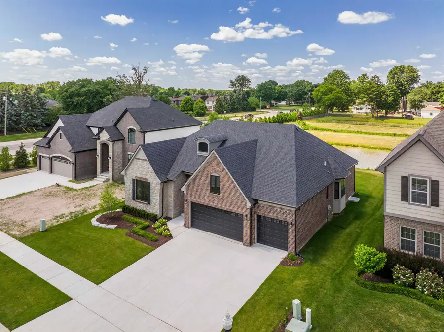 49375 Langford DR, Macomb, MI 48044 - #3