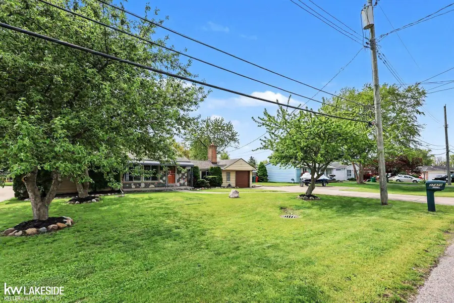 37470 Lakeville ST, Harrison Township, MI 48045 - #3