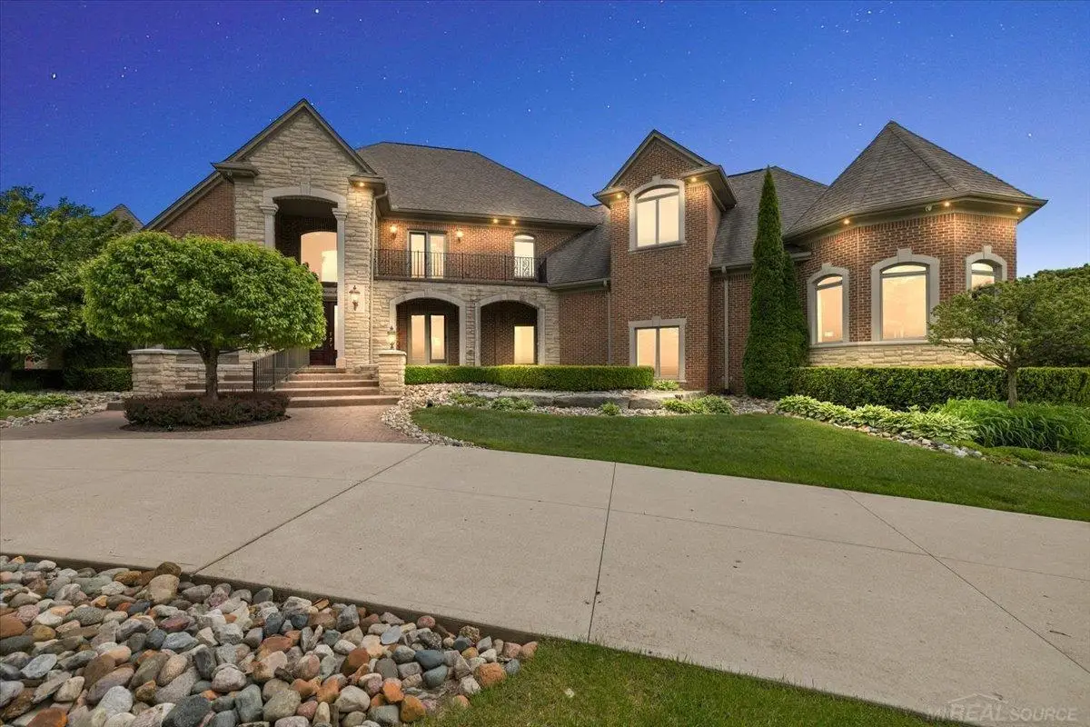 54245 Queensborough DR, Shelby, MI 48315 - #1