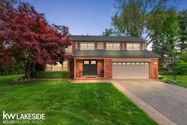 911 Lamppost LN, BloomfieldHills, MI 48304