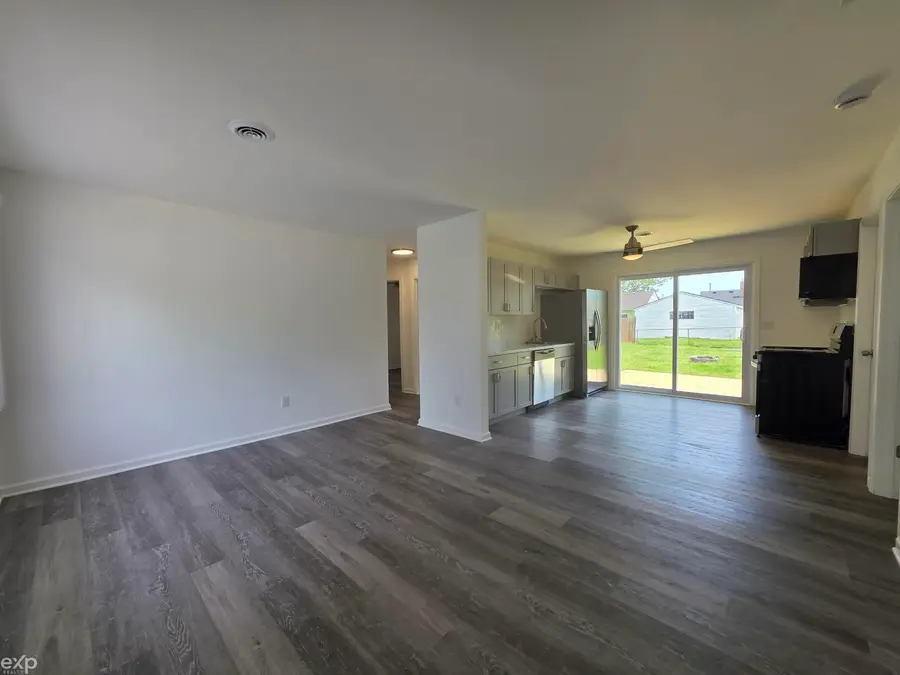 27260 Woodmont ST, Roseville, MI 48066 - #3