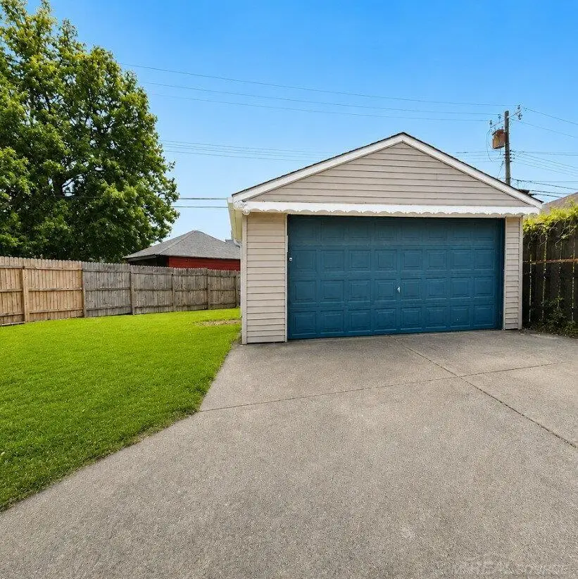 21724 Arrowhead ST, Saint Clair Shores, MI 48082 - #2