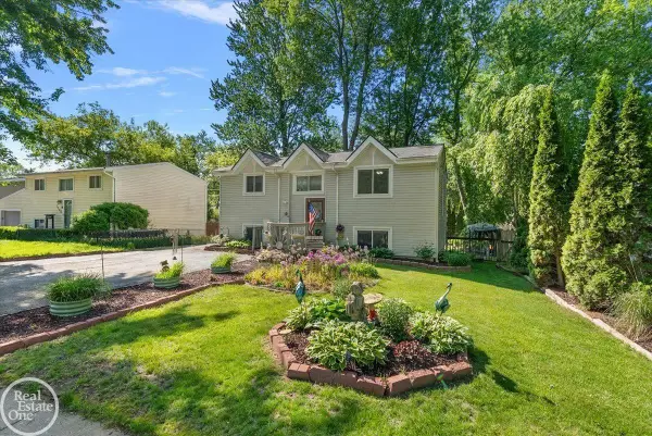 1136 Miller RD, LakeOrion, MI 48362