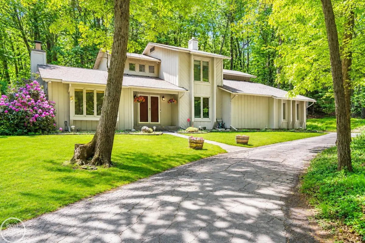 9065 Autumnglo DR, Clarkston, MI 48348 - #1