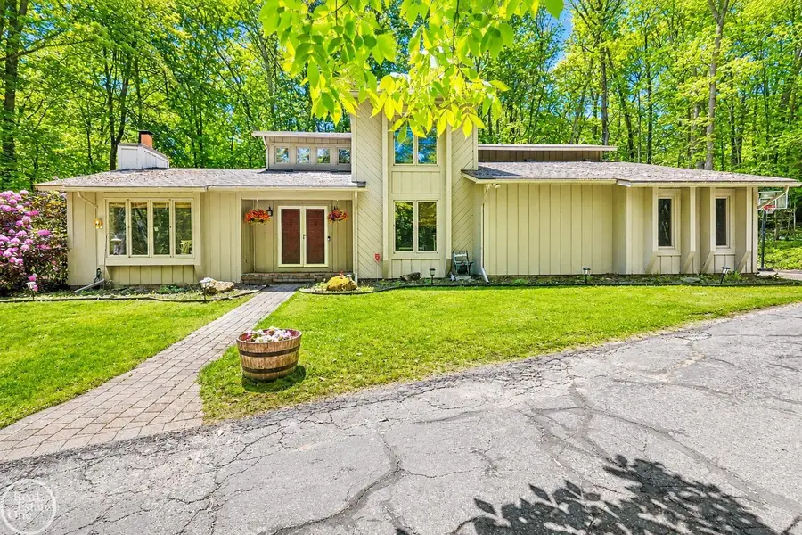 9065 Autumnglo DR, Clarkston, MI 48348 - #3