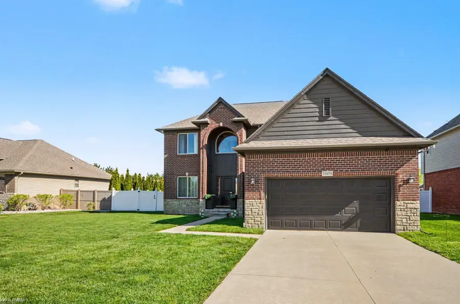 31078 Lions Pointe DR, Chesterfield, MI 48047 - #2