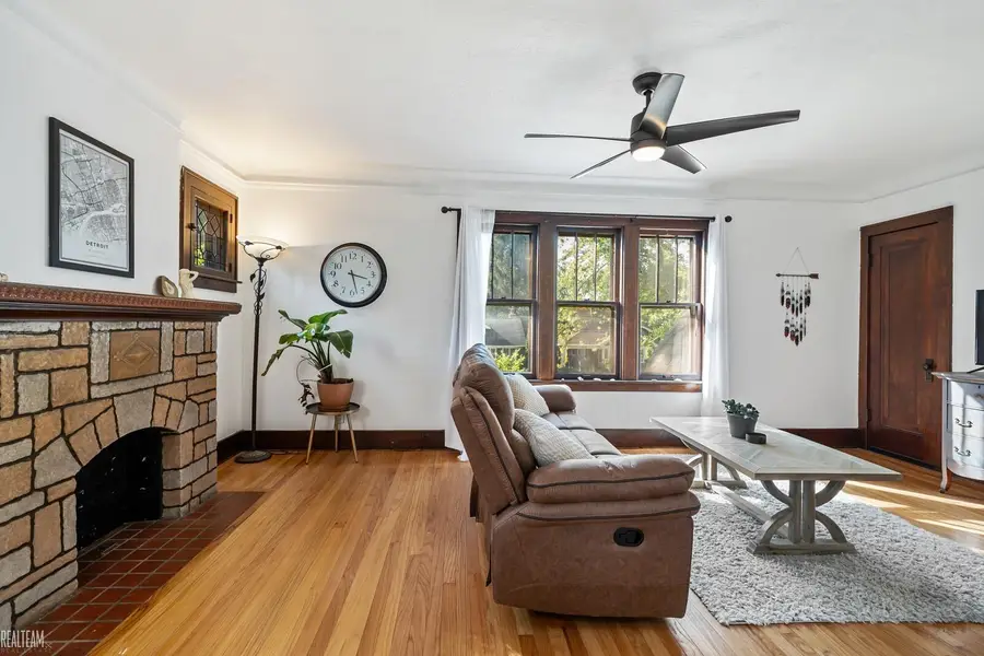 925 E 2nd ST, Royal Oak, MI 48067 - #3