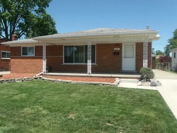 8467 Darlene ST, Warren, MI 48093