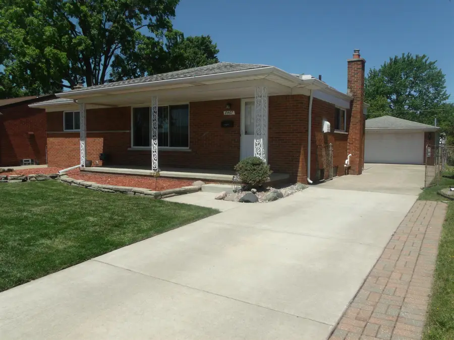 8467 Darlene ST, Warren, MI 48093 - #3
