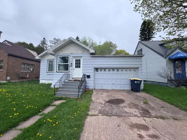 208 E Ridge ST, Ironwood, MI 49938