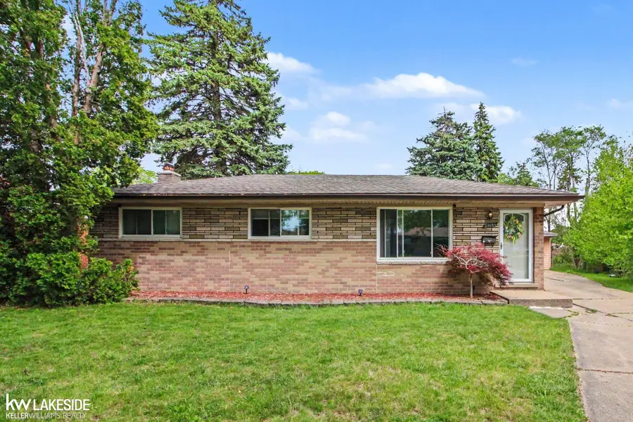 32654 Wareham CT, Warren, MI 48092 - #2