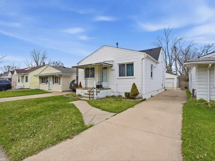 20629 Hollywood ST, Harper Woods, MI 48225 - #3