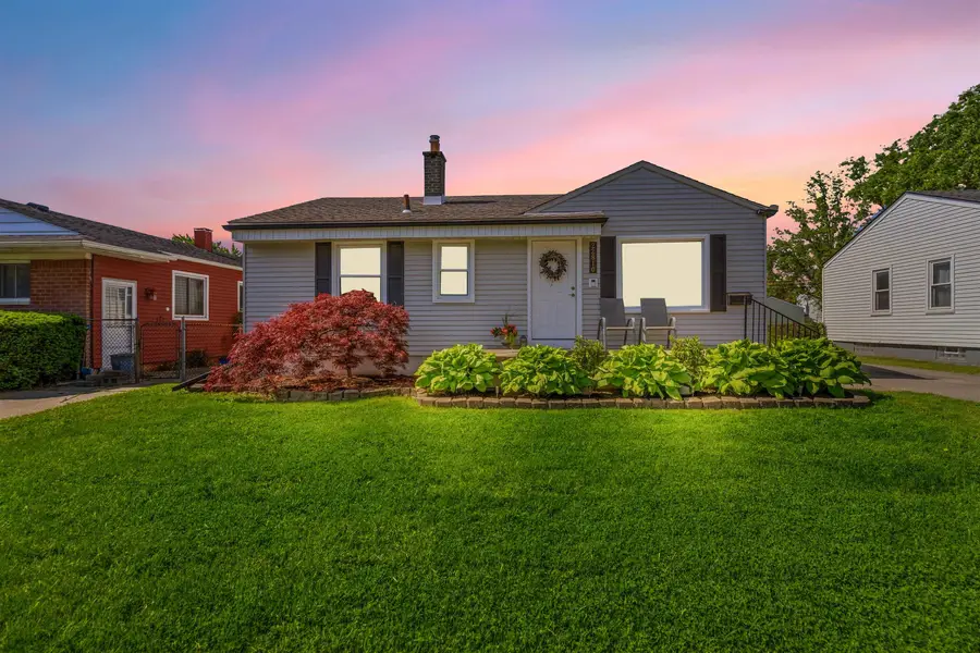 22810 Maxine ST, Saint Clair Shores, MI 48080 - #2