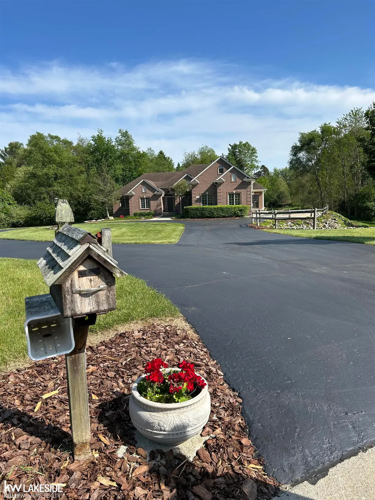 901 Jack Pine DR, Rochester, MI 48306 - #1
