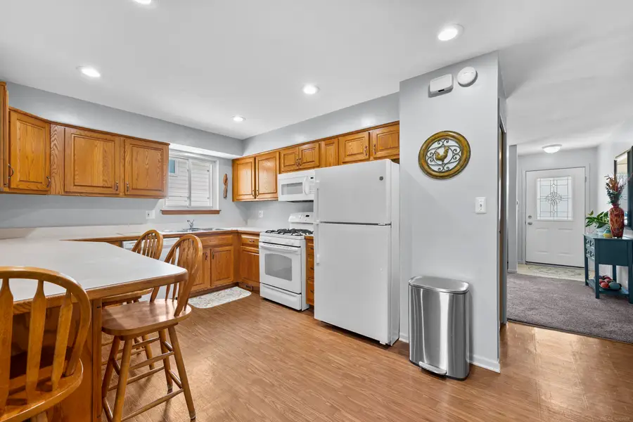 8607 Leslie DR, Sterling Heights, MI 48314 - #2