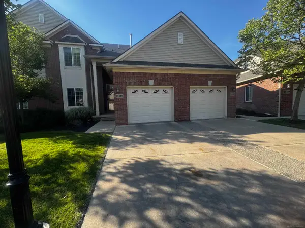 29459 Woodpark CIR, Warren, MI 48092