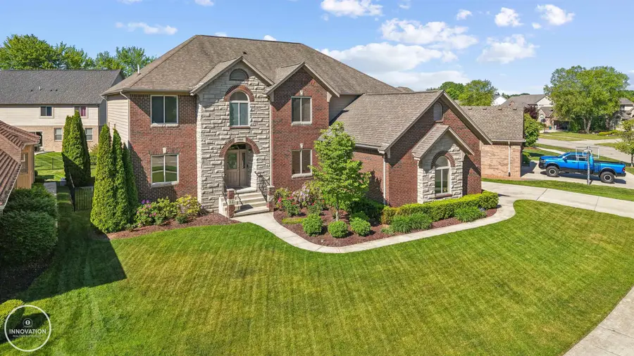 19060 Bedford DR, Clinton, MI 48038 - #2