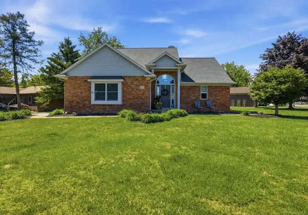565 Lakes Edge DR, Oxford, MI 48371