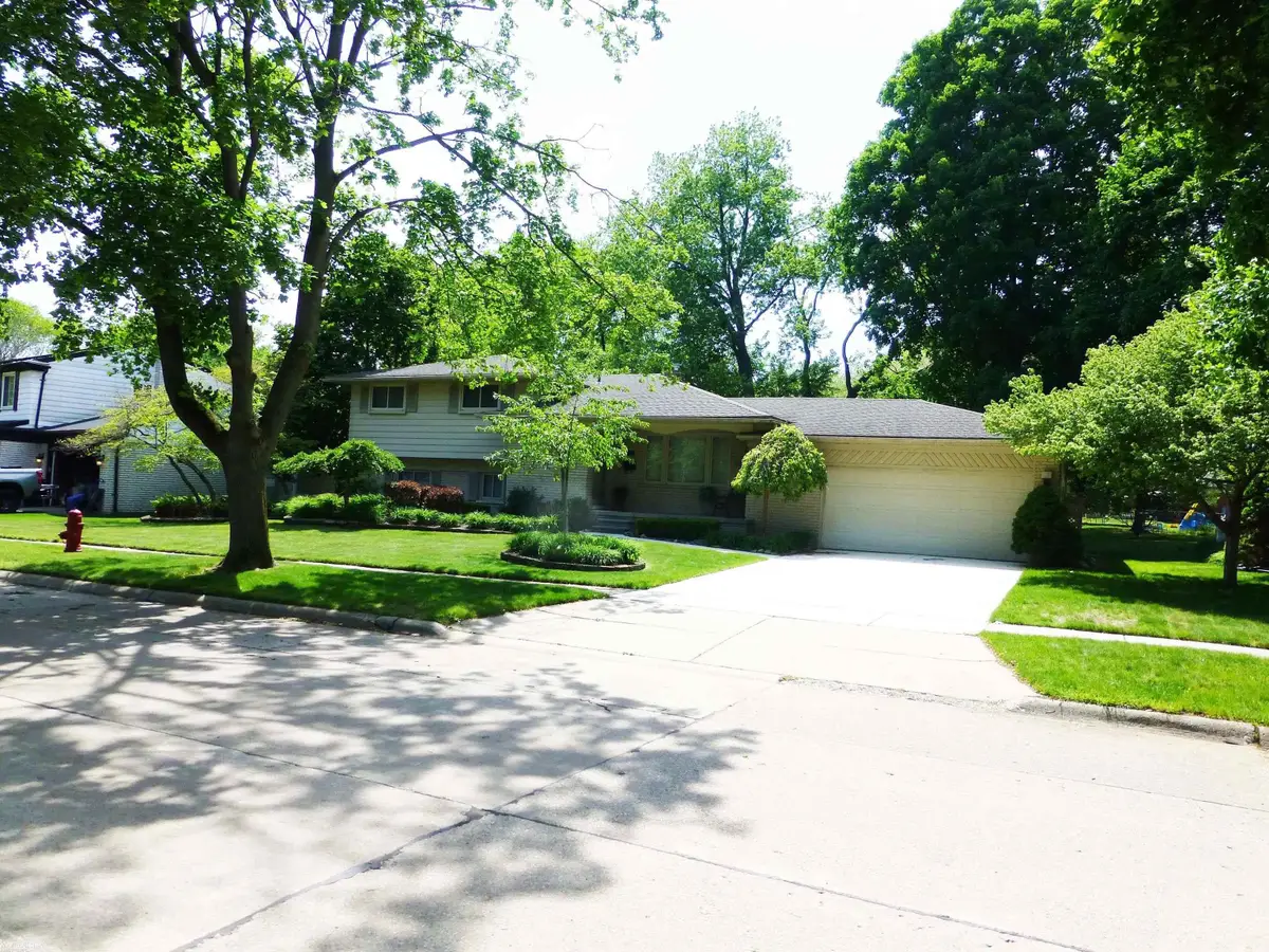 16117 Alpine DR, Livonia, MI 48154 - #1