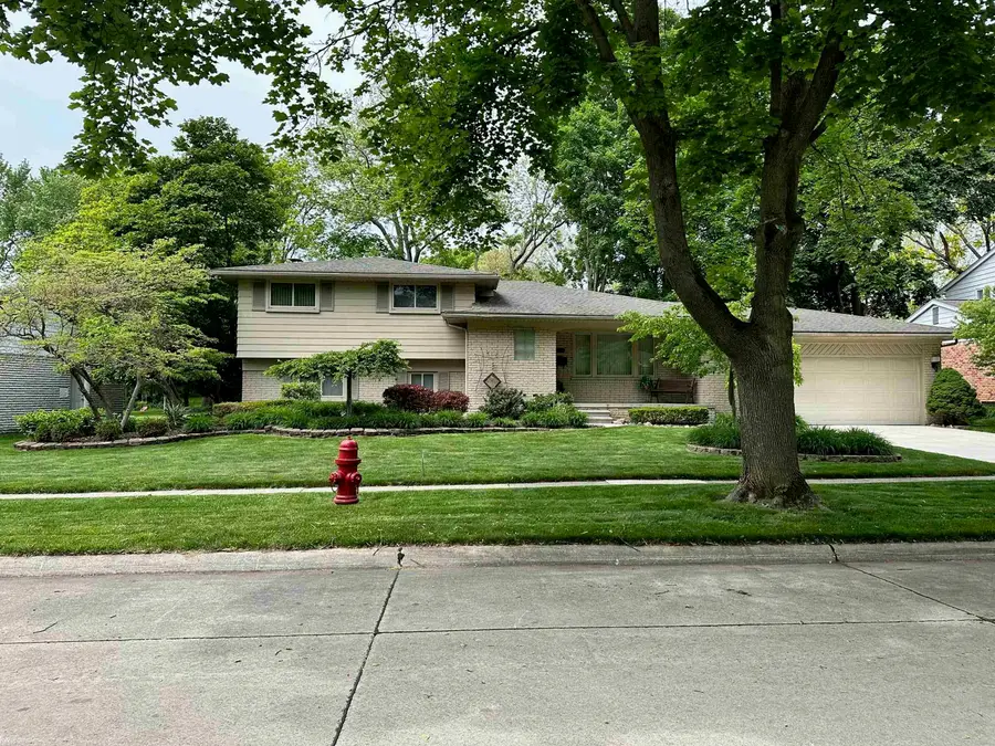 16117 Alpine DR, Livonia, MI 48154 - #2