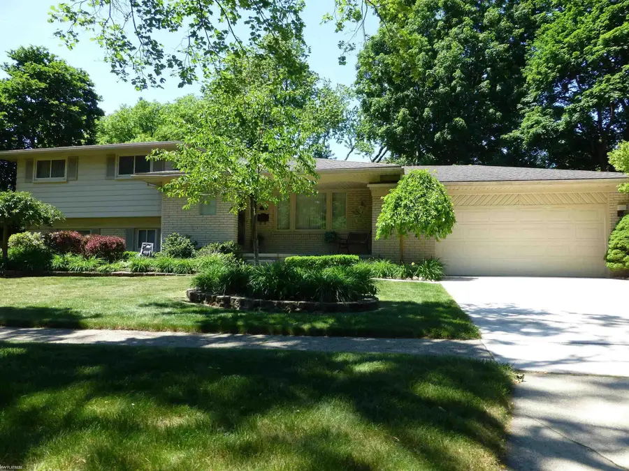 16117 Alpine DR, Livonia, MI 48154 - #3