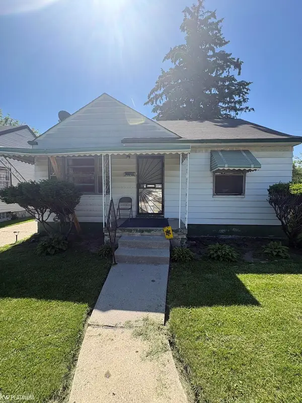 19671 hoover ST, Detroit, MI 48205