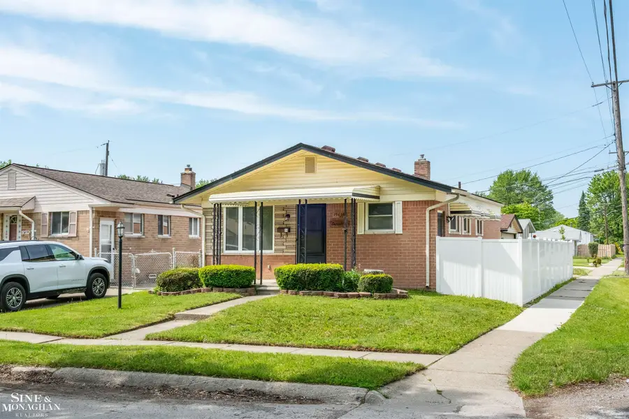 19655 Opal ST, Clinton Township, MI 48035 - #2