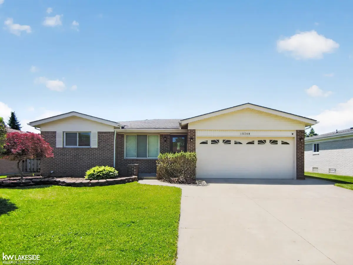 15748 Robert DR, Macomb, MI 48044 - #1