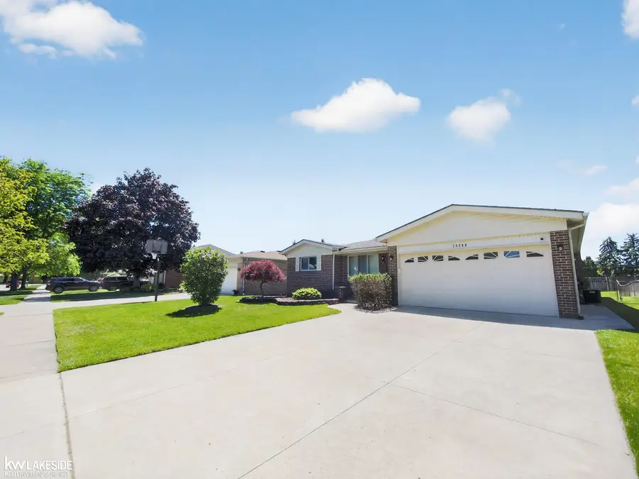 15748 Robert DR, Macomb, MI 48044 - #2